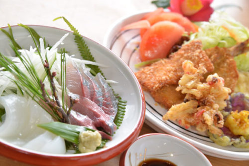 夕食（お刺身・揚げ物）